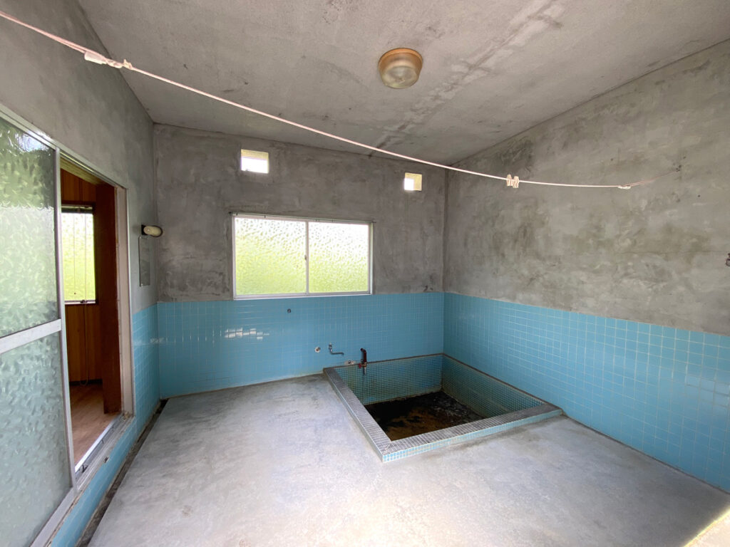 鹿児島県指宿市の温泉付き病院跡地　風呂